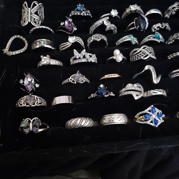 Ring variety - Picture 2 of 5